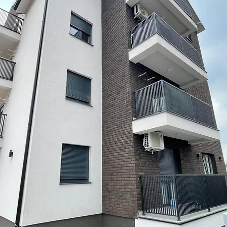 Cvetanov Trg Lux 3 *